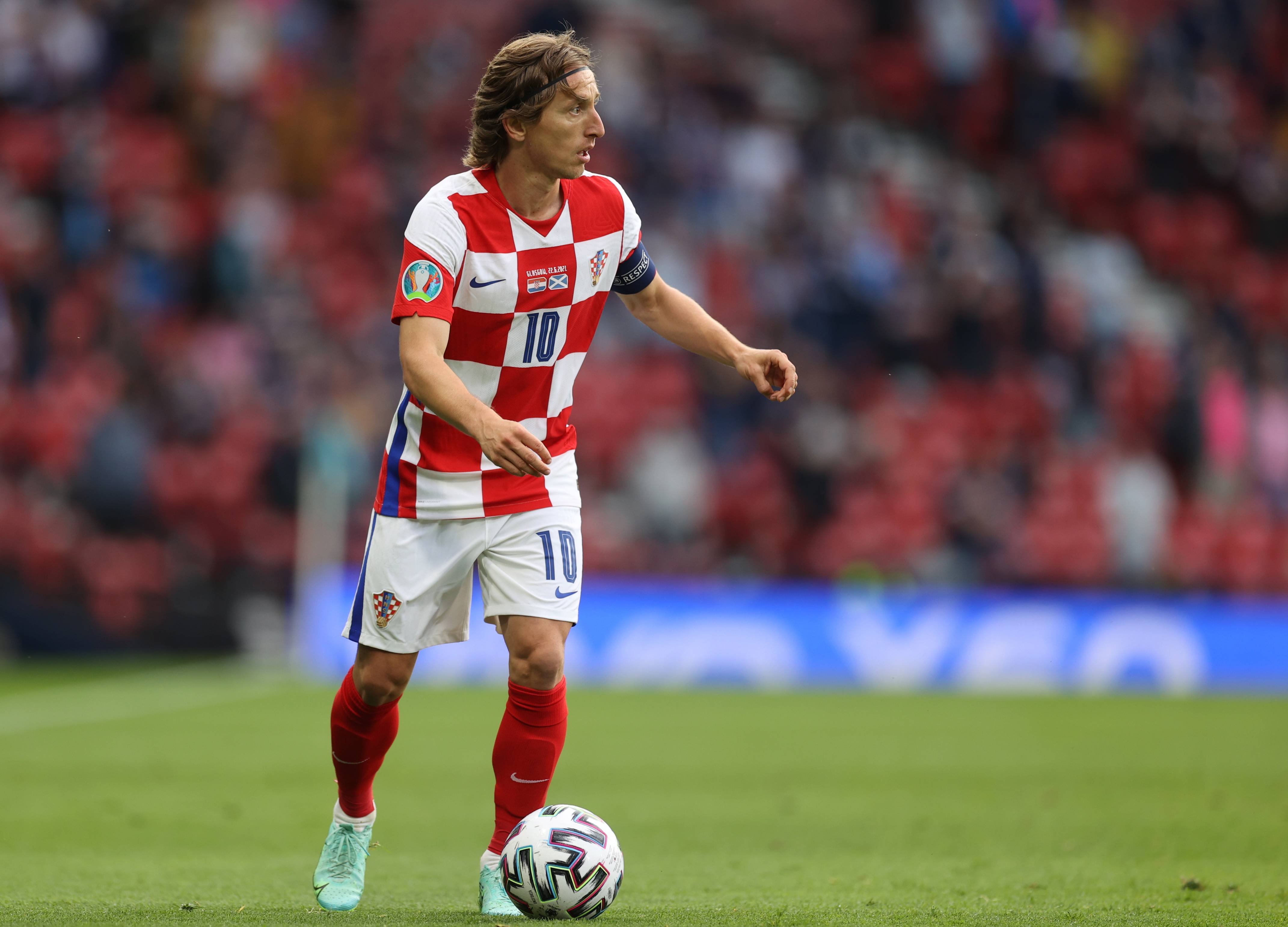 替补球员关键时刻助球队锁胜