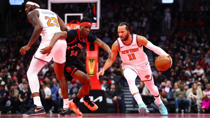 篮球篮网球员训练中展现高命中率